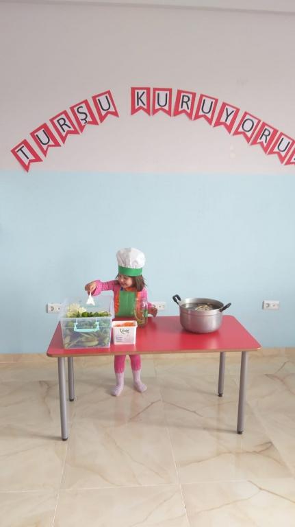 turşu kuruyoruz