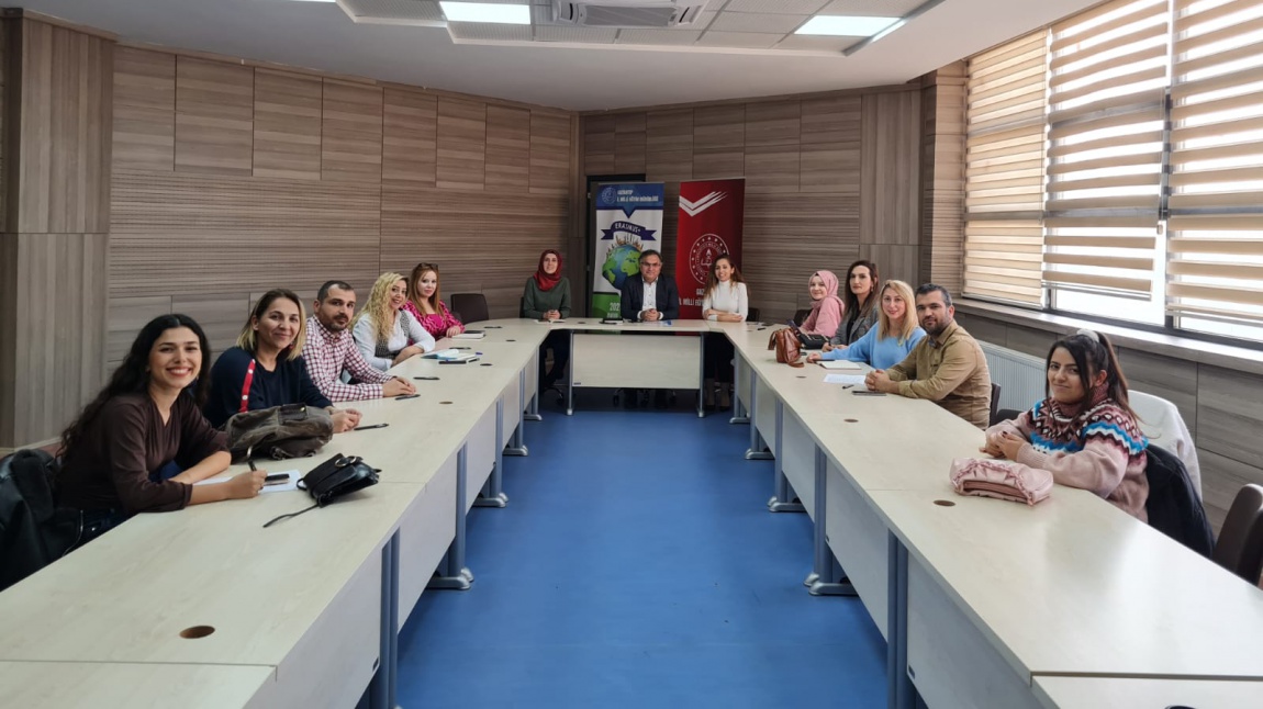 Sarıt ilkokulu olarak Gaziantep İl Milli Eğitim Müdürlüğü 2022 Yılı Erasmus + Okul Eğitimi Akreditasyonu  kapsamında gerçekleştirilecek olan İşbaşı Gözlem Faaliyeti Bilgilendirme toplantısına katıldık.